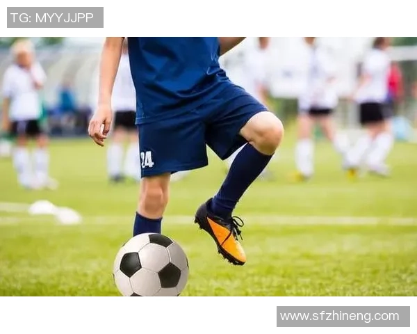 掌握踢足球技巧带球的正确方法与实用技巧分享